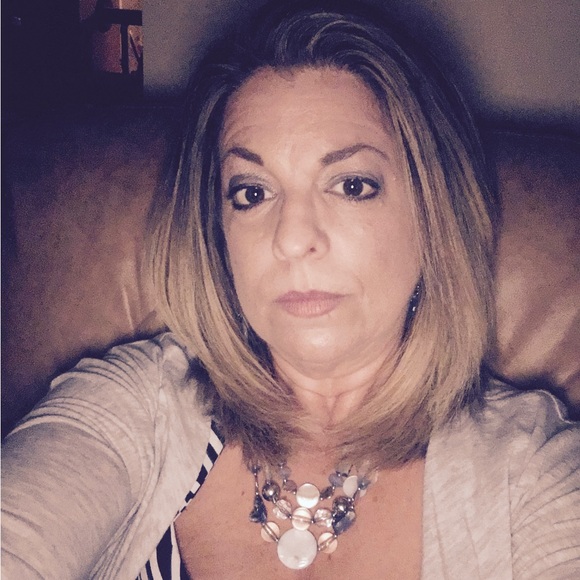 Meet your Posher, Pam - Picture 2 of 2